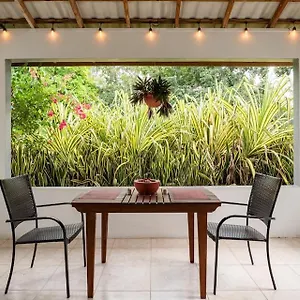 Garden Apartment-beach-5min Drive, 1 Hr Montego Bay, 25 Mins Ocho Rios, Welcome Breakfast Basket Apartment